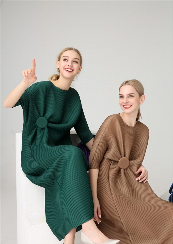 FREE SHIPPING Miyake Fashion wrist half sleeve Patch sequined O-neck fold dress button straight dress IN STOCK