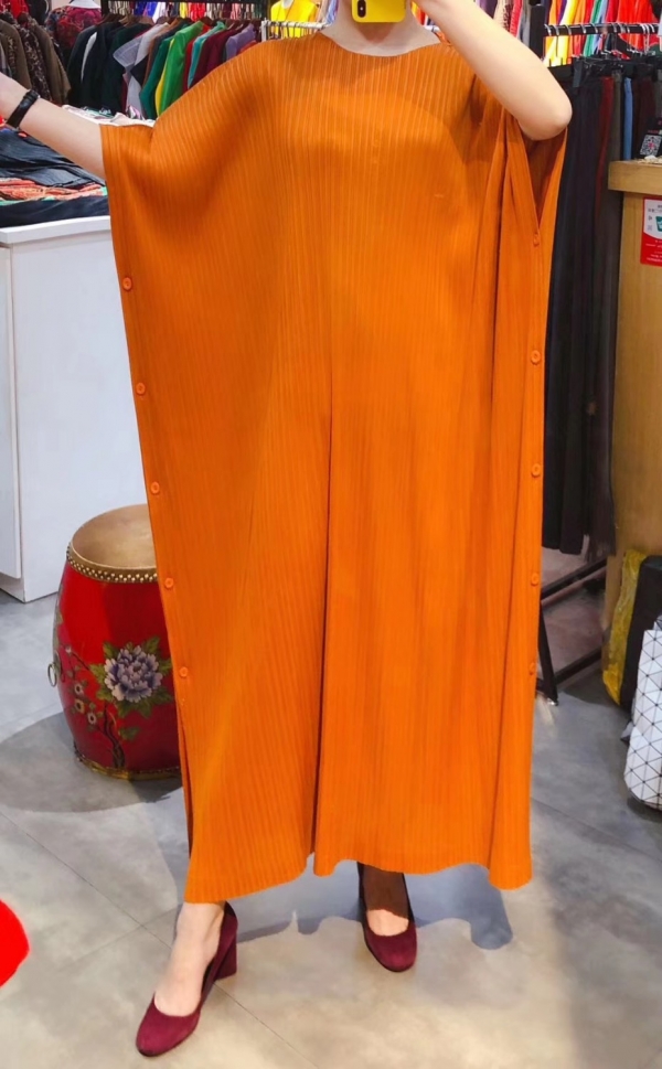FREE SHIPPING Fashion Miyake fold solid dress half sleeve o-neck loose Dress side buttons dress IN STOCK FREE SHIPPING Fashion Miyake fold solid dress half sleeve o-neck loose Dress side buttons dress IN STOCK