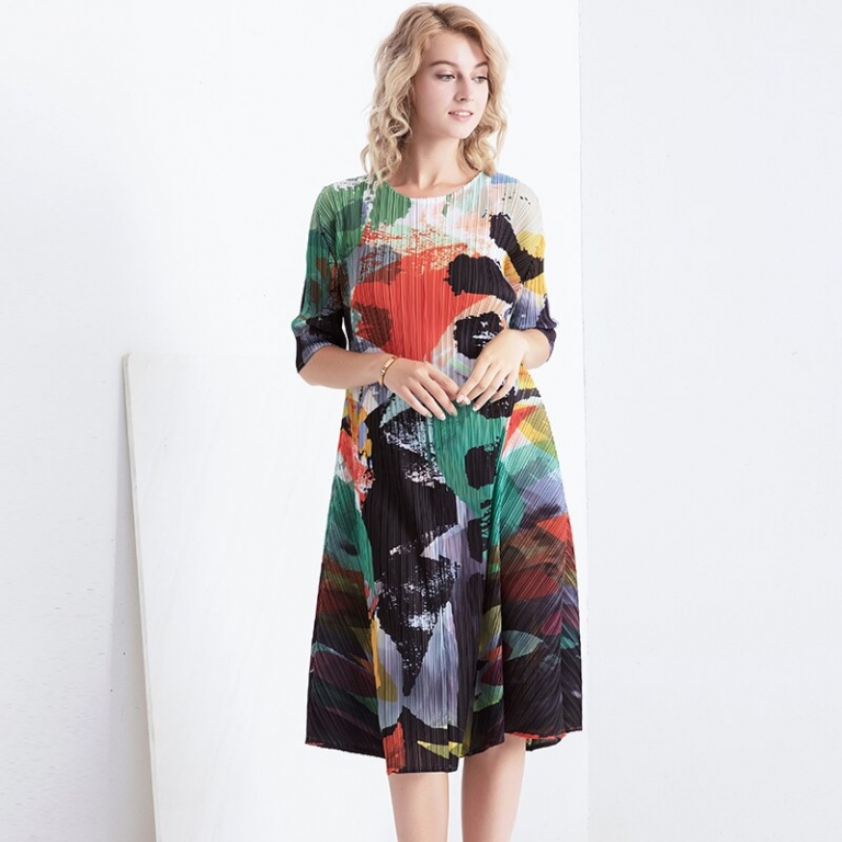 Plus Size Dress Autumn 19 Women's New Printed Round Neck Half Sleeves Loose Elastic Miyake Pleated Dress For Women 45-75kg