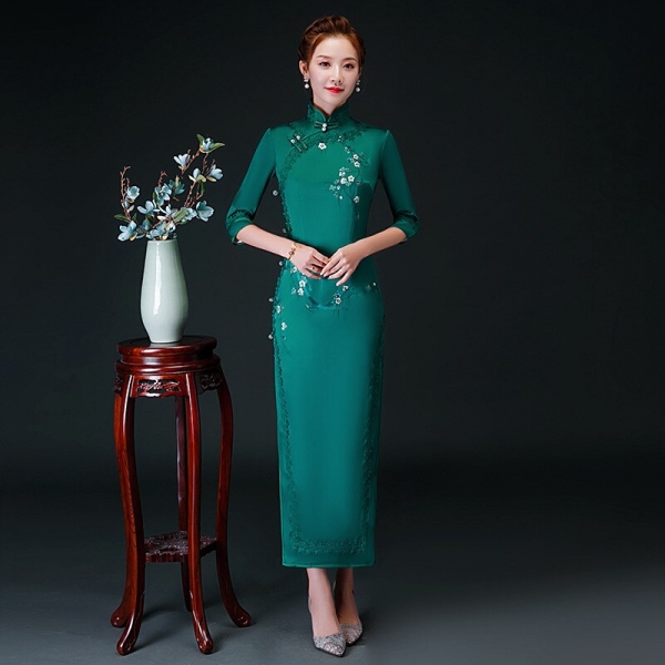 Oversize 4XL Autumn New Arrival Vintage Half Sleeve Embroidery Cheongsam Sexy Women Formal Long Dress Print Flower Satin Qipao 1 4XL Autumn New Arrival Vintage Half Sleeve Embroidery Cheongsam