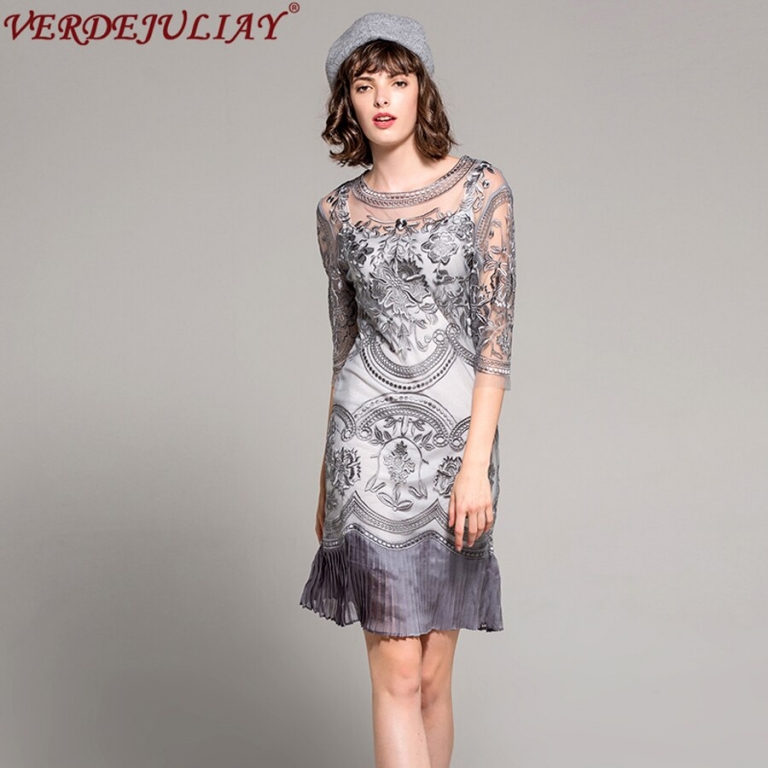 Vintage Dresses Women Spring 19 New Fashion Mesh Embroidery Half Sleeve Pleated Elegent Plus Size Mini High Quality Hot Dress