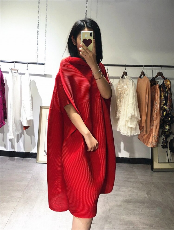 FREE SHIPPING Miyake fold half sleeve dress slash neck solid batwing sleeve loose dress IN STOCK Miyake fold half sleeve dress slash neck solid batwing sleeve loose dress IN STOCK