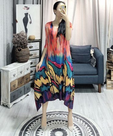 Spring Summer New Pleated Dress For Women Fashion Painting Fold Famale's Half Sleeve Dress Loose Temperament YH686