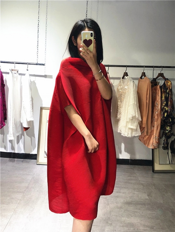 FREE SHIPPING Miyake fold half sleeve dress slash neck solid batwing sleeve loose dress IN STOCK 1 Half sleeve dress slash neck solid Miyake