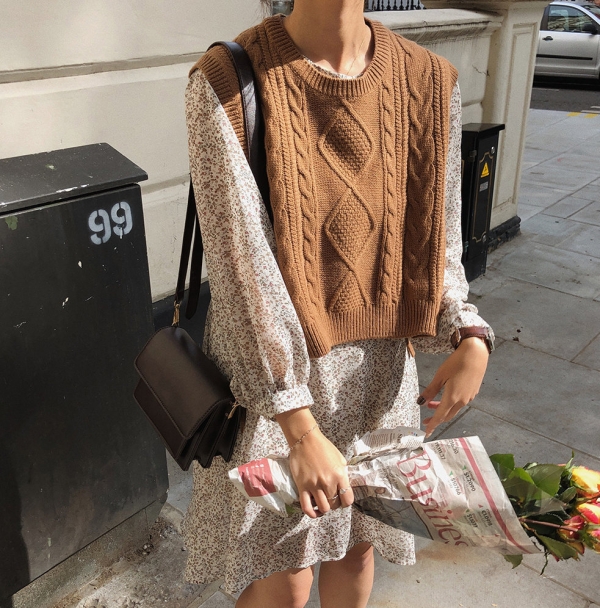 New o neck Girls Pullover vest sweater Autumn Winter short Knitted Women Sweaters vest Sleeveless Warm Sweater Casual oversize WAITSUN women’s O-neck sleeveless pullover vest, with adjustable waist, perfect for casual and office wear in autumn and winter.