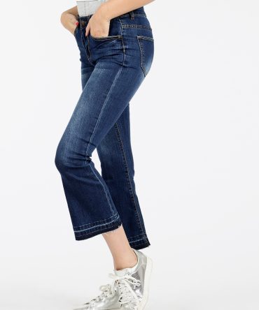 Woman flare jeans vertical straight three quarter flare trousers