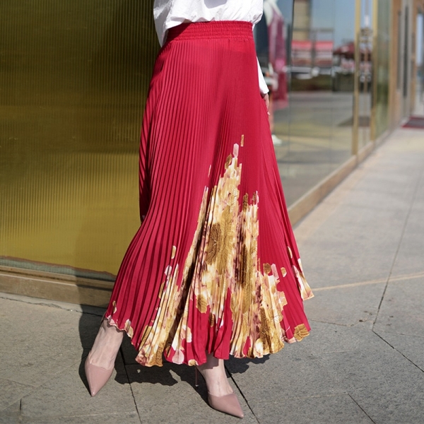 Women Long Pleated Skirt Brand Summer Elastic High Waist Maxi Skirt Sexy Beach Vintage Skirts Womens Faldas Saia 1 Lengthy Pleated Skirt Model Summer time Elastic Excessive Waist