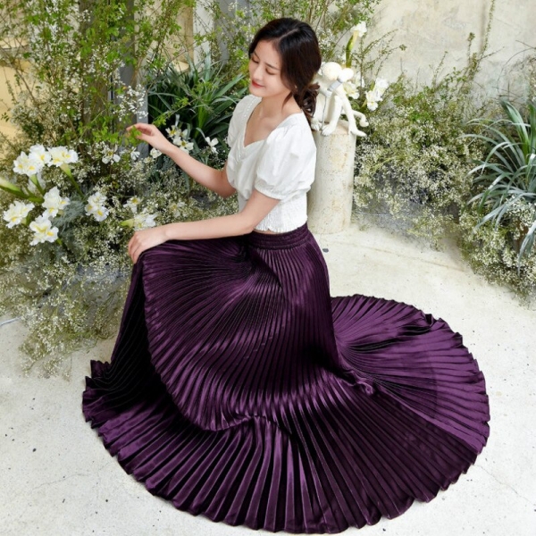 Korean Women Fashion Pleated Satin Long Skirt Female Chic Streetwear Elastic High Waist Red Skirts Saia 2020 Spring Summer FY316 Chic red pleated satin long skirt with high waist, perfect for spring and summer streetwear fashion.