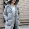 Cozy & Stylish Women’s Plus-Size Down Coat – Stay Warm this Winter with a Removable Hood and Full Zipper Closure! ❄️